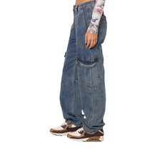 Load image into Gallery viewer, Ryan Straight Jeans with Pockets
